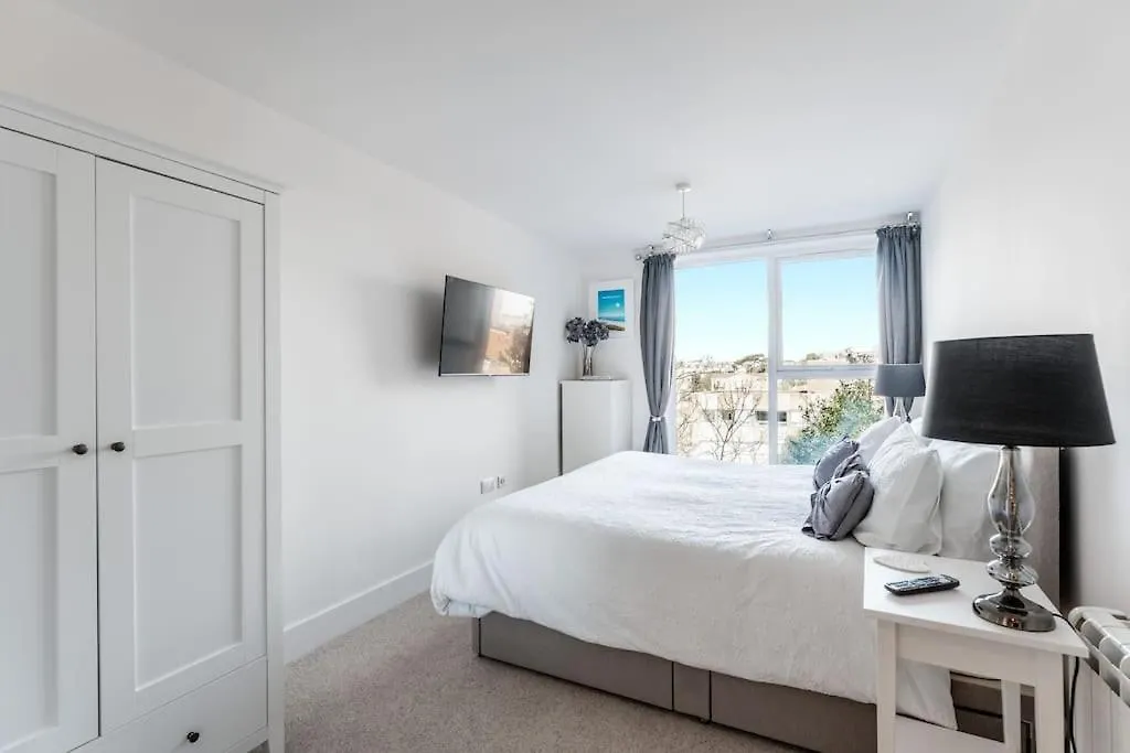 Stunning 2 Bed In Bournemouth Central + Parking 0*,