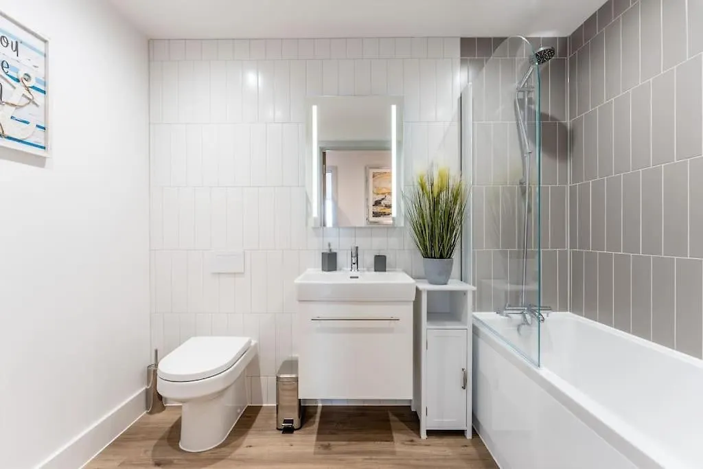 Stunning 2 Bed In Bournemouth Central + Parking 0*,  United Kingdom